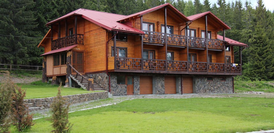 Ангел из мрамора | База отдыха в Карпатах